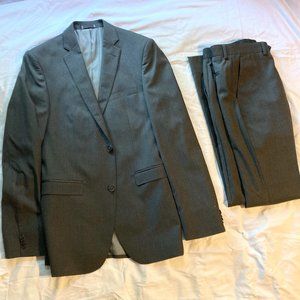 Moores Louis Feraud Mens 2 Button Charcoal Grey Suit 38R (pants= 32W)